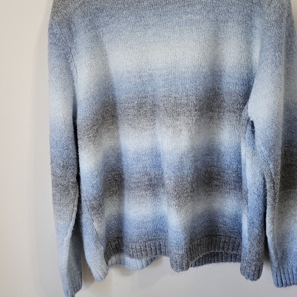 Blue 2x v Neck button sweater new 💙 - Picture 5 of 5